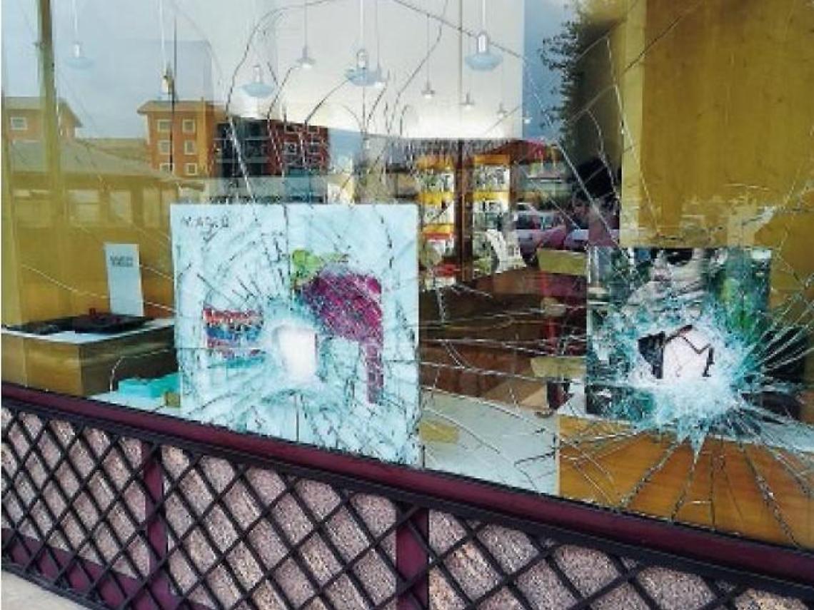 Ladri in azione: assalto notturno in gioielleria