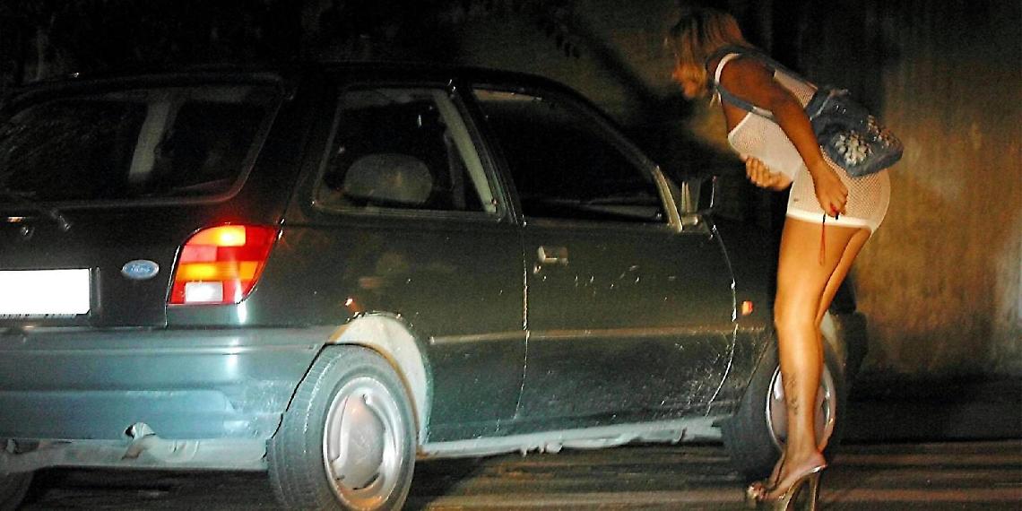 Controllavano le "lucciole" arrivate dall'est, 11 romeni nei guai