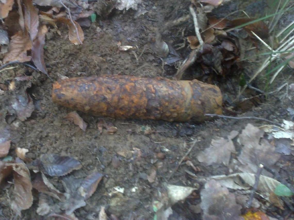Trova un proiettile da mortaio in giardino e viene arrestato