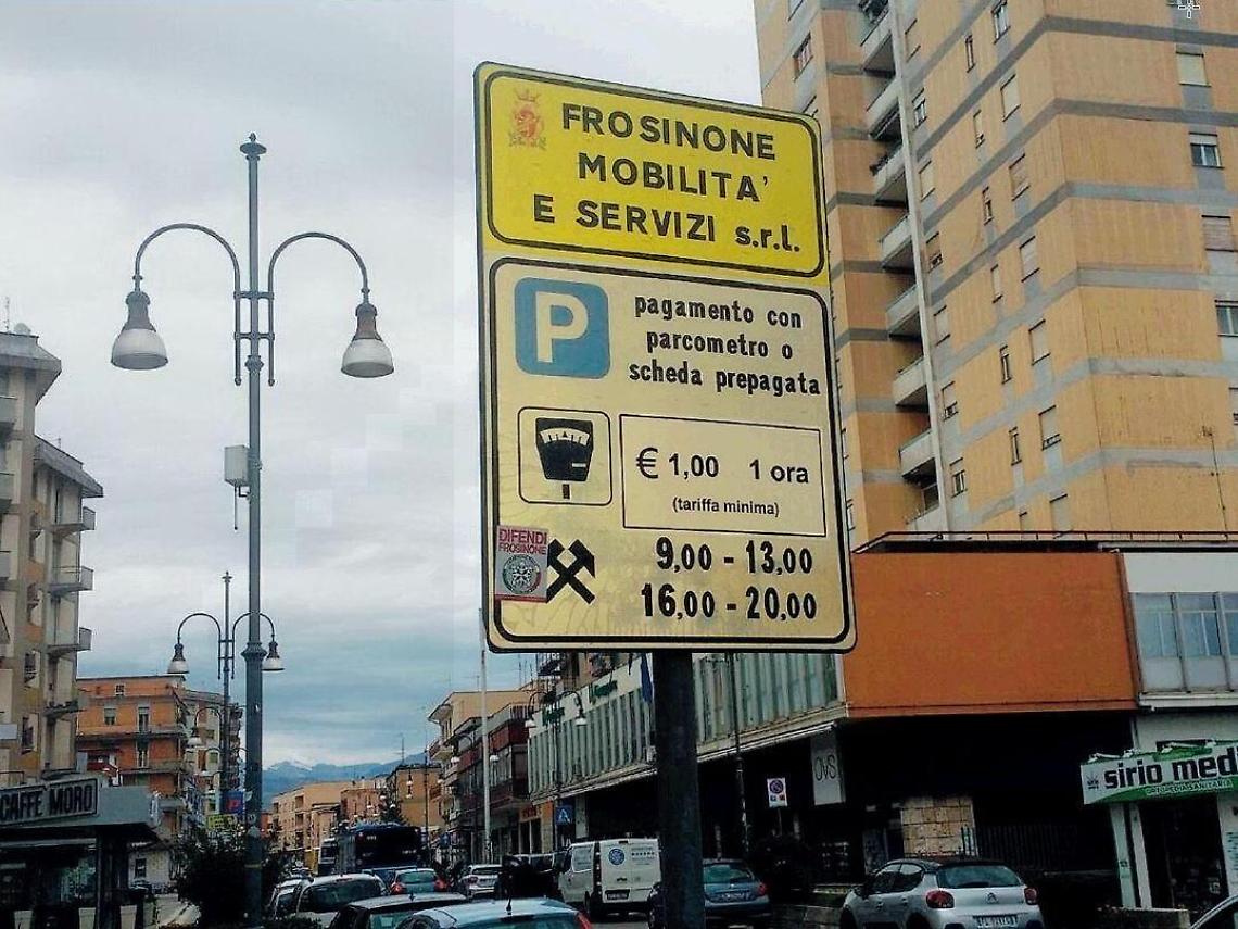 Strisce blu, dopo l'aumento del ticket  è scontro: cittadini infuriati