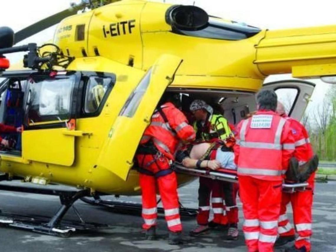 Schiacciato dal trattore: ancora in gravi condizioni la vittima dell'incidente