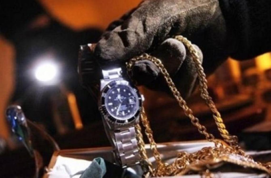 Scacco matto a "Lady Rolex", ecco come operava la banda di ladri