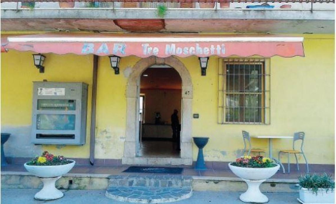 Feste amare, svaligiato il bar: i ladri portano via un bottino ingente