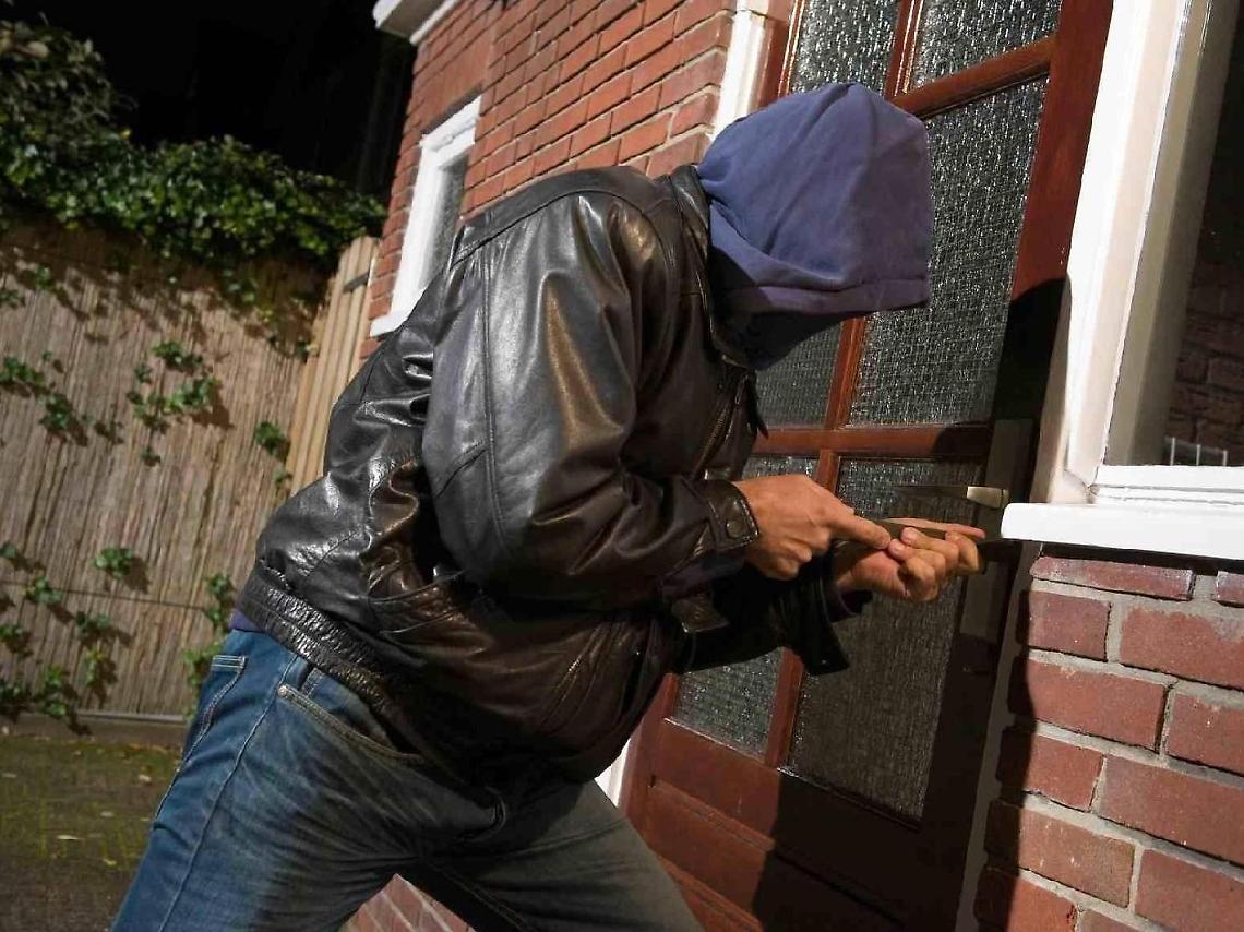 Furto durante i funerali: svaligiata la casa del defunto