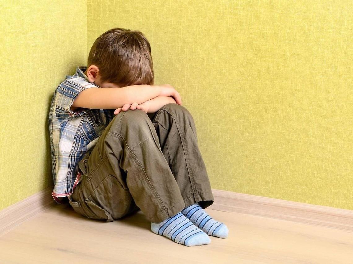 "Ha picchiato mio figlio autistico": le accuse di un padre ad una vicina di casa