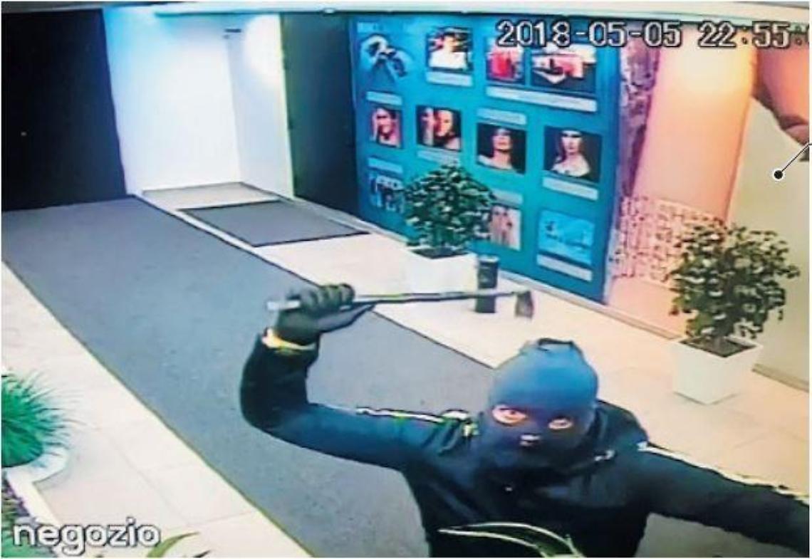 Ancora ladri da Boccadamo: svaligiata e devastata l'azienda