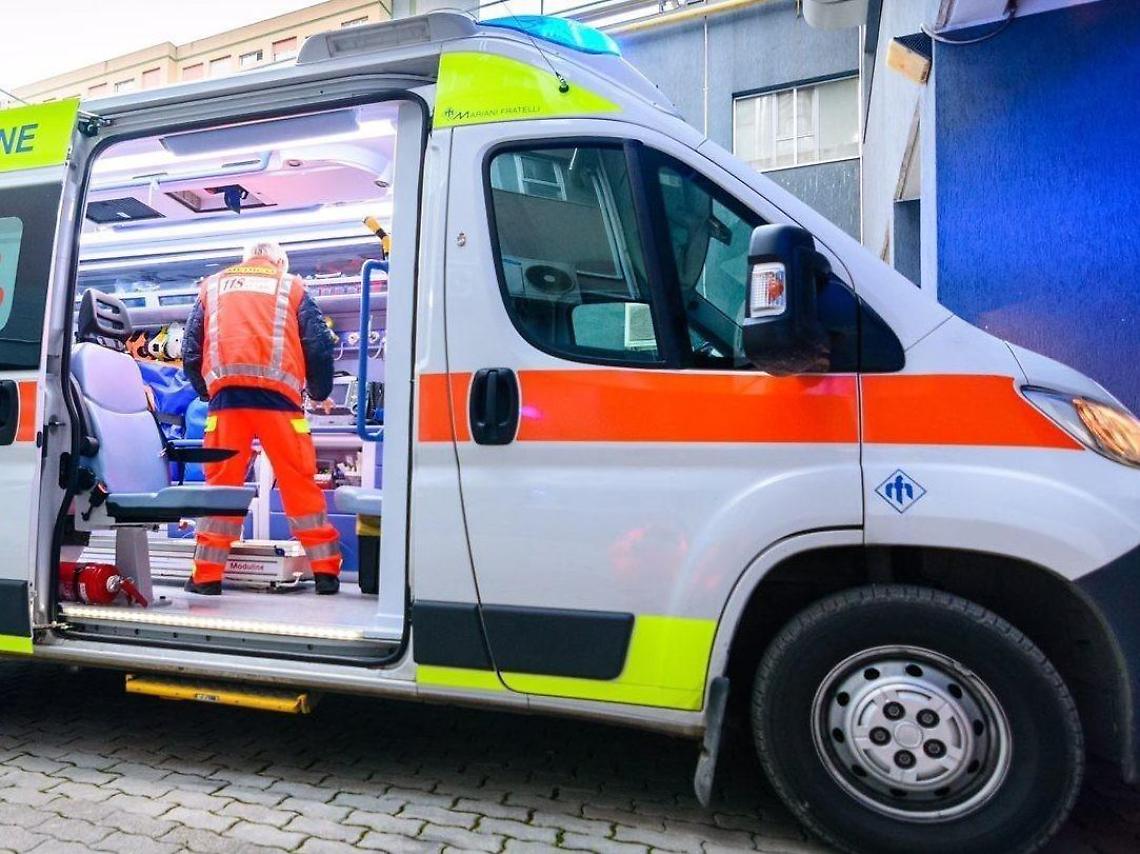 Muore nel bagno di una panetteria vicino casa: disposta l'autopsia