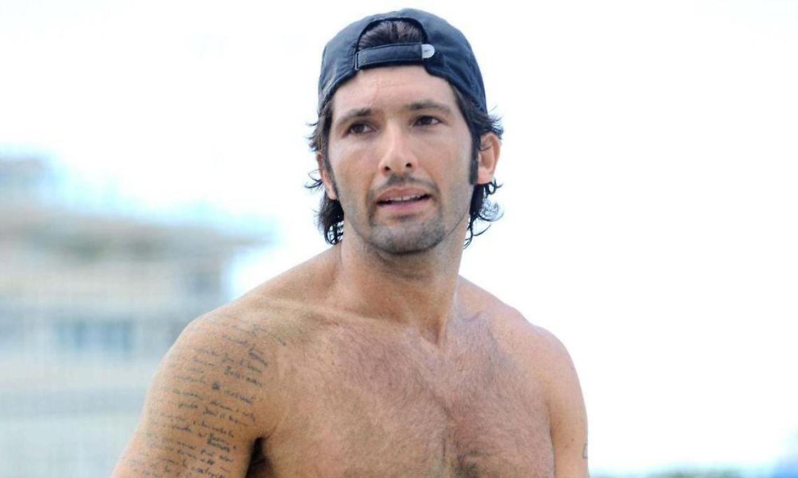 Walter Nudo arriva a sorpresa: scoppia la festa alla Nuova Isola