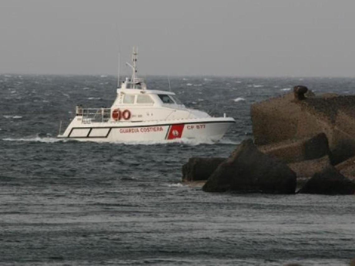 Studentesse rischiano di annegare: assediate dalle onde su uno scoglio