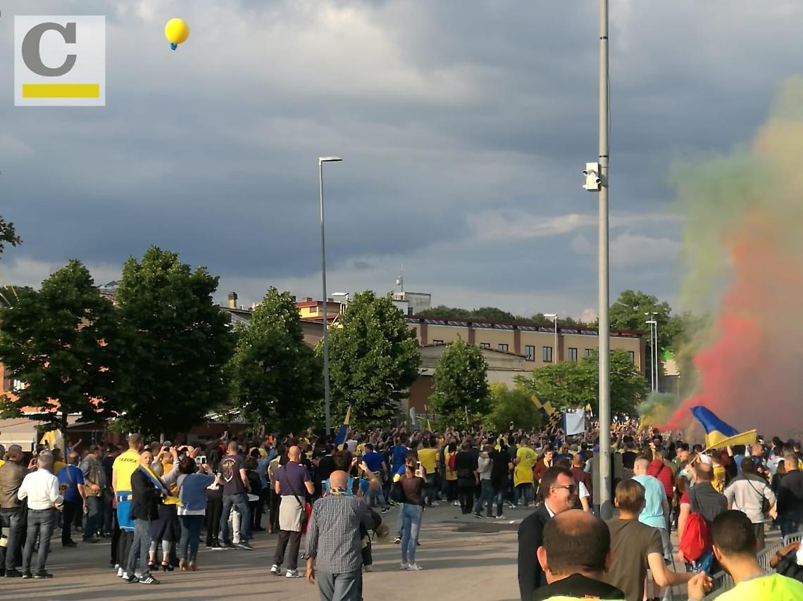 Frosinone - Foggia: i tifosi fermano il pullman ciociaro e suonano la carica