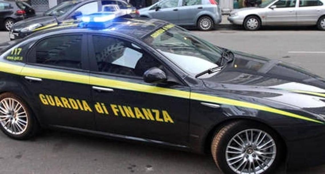 Maxi sequestro di scarpe contraffatte: scatta la denuncia