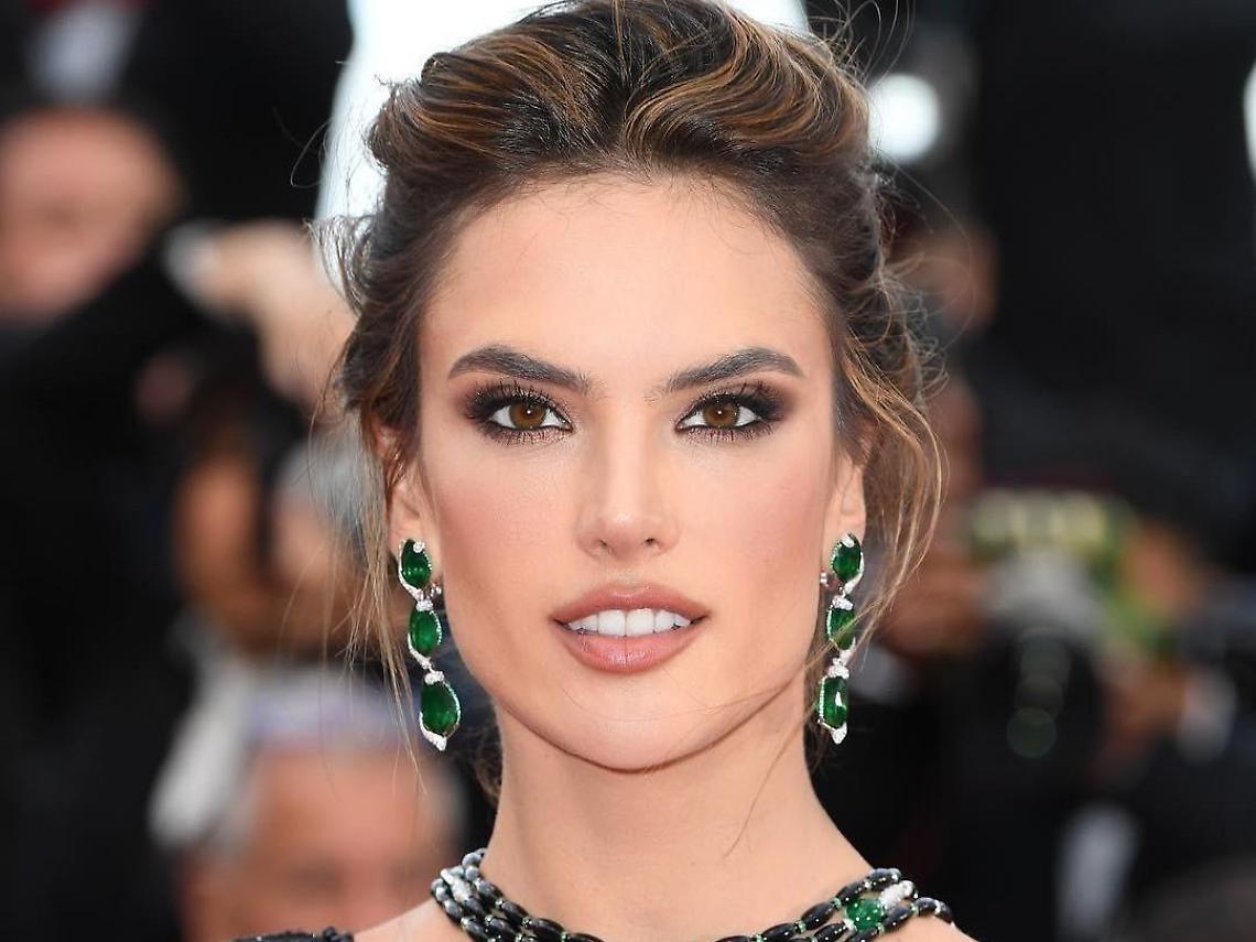 Alessandra Ambrosio: la modella illumina Cannes con il suo corpo mozzafiato
