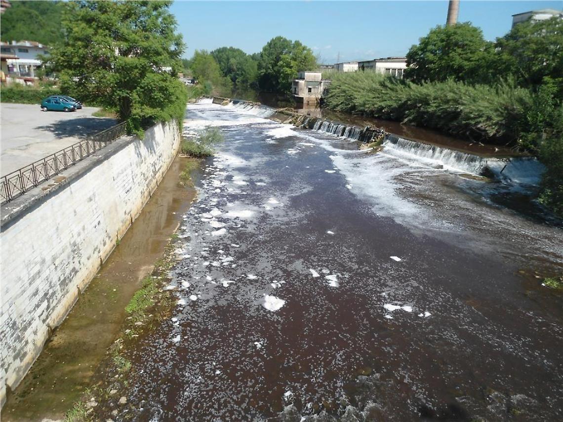 Fiume Sacco avvelenato: denunciate dieci persone per scarichi illegali
