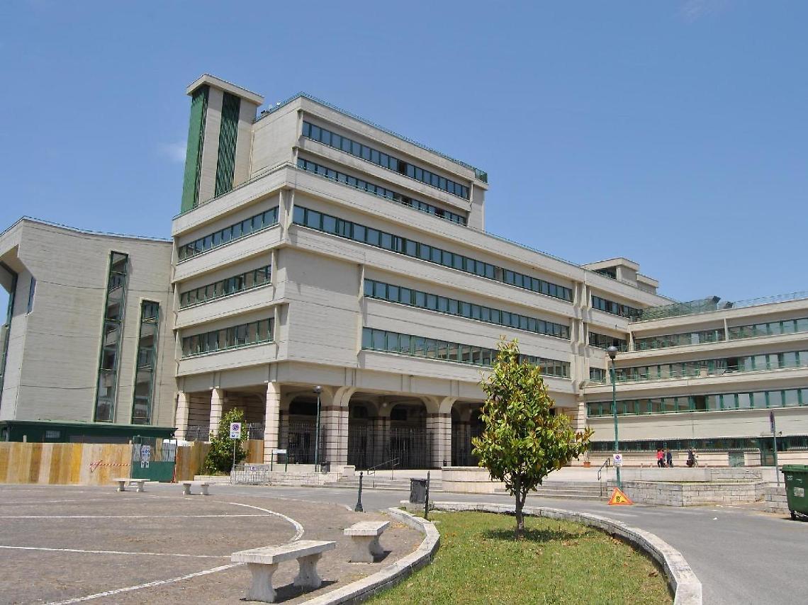 Case a prezzi stracciati per le forze dell'ordine: in tre finiscono a processo