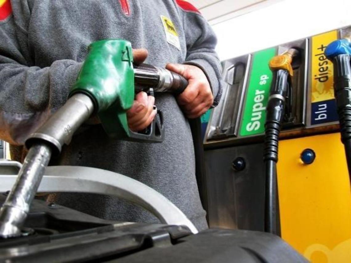 Benzina scontata per i carabinieri: 13 indagati, tra questi anche un maresciallo