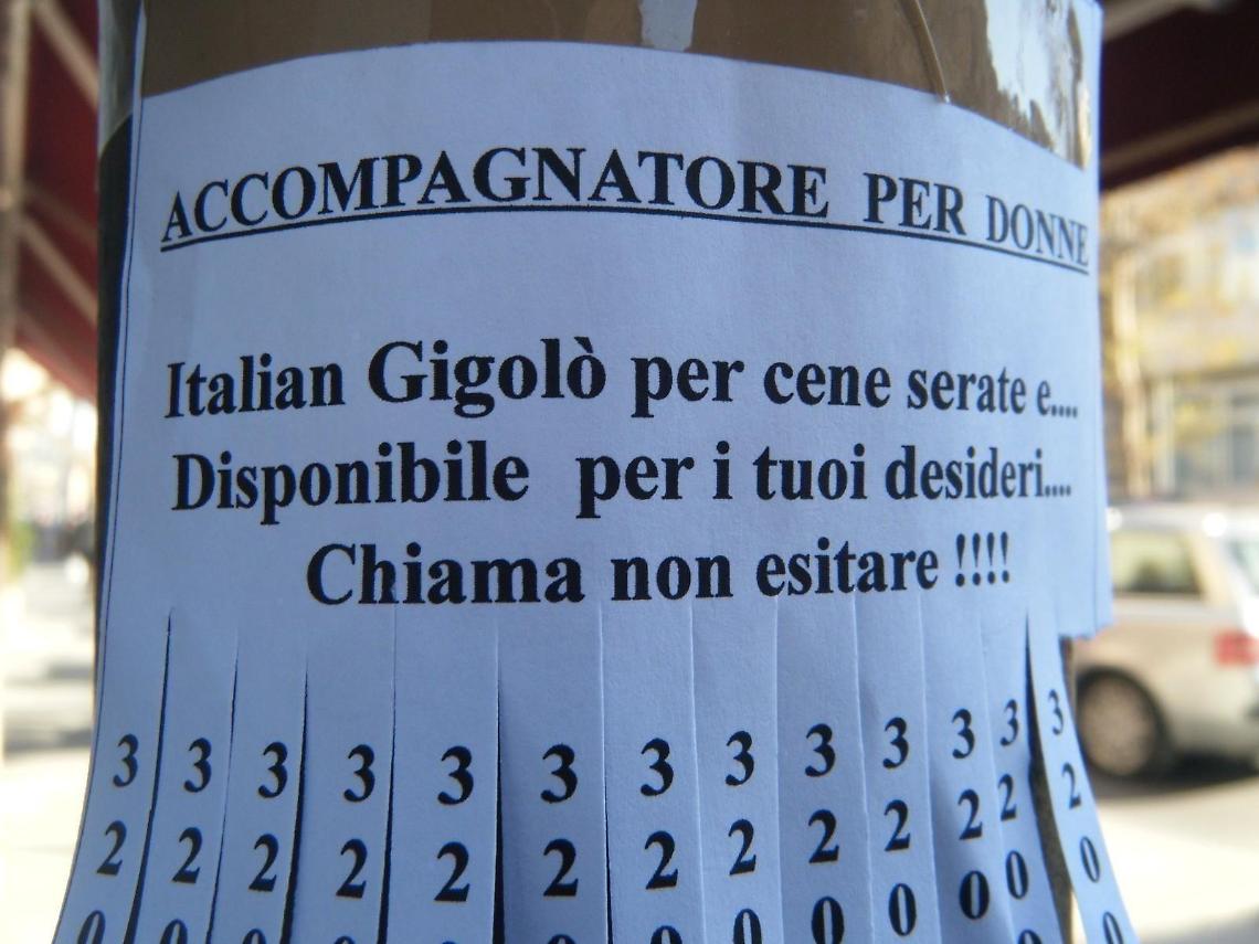Estorceva denaro a una commerciante con cui aveva una storia: gigolò a processo