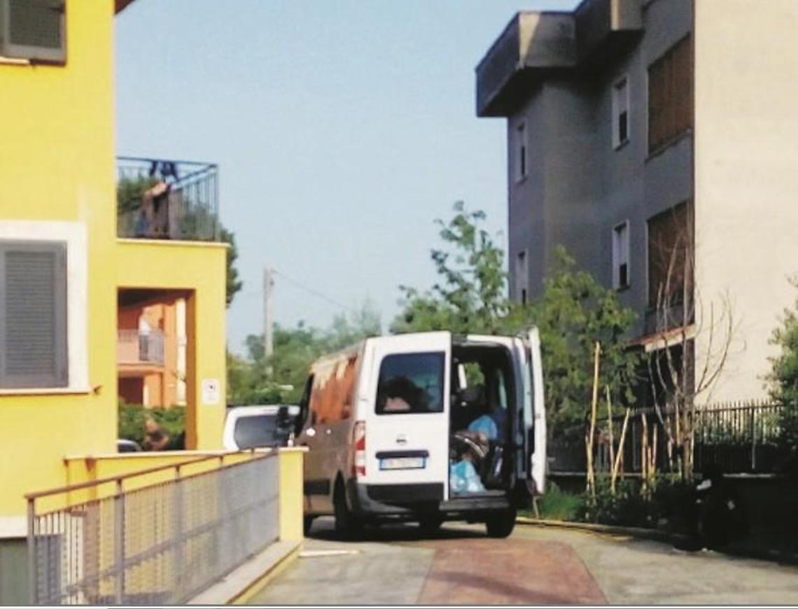 Gravi carenze igieniche: sgomberato il centro di accoglienza di Castelmassimo