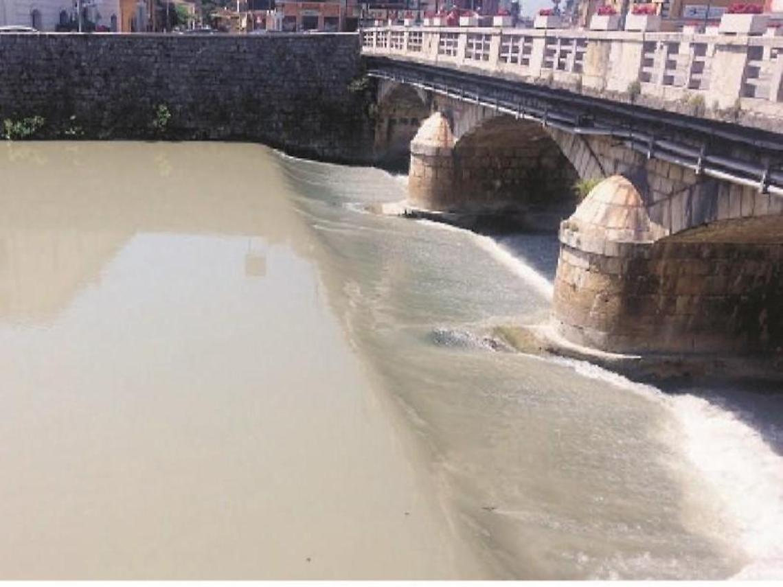 Liquami e pesci morti nel fiume Liri, i cittadini vogliono la verità