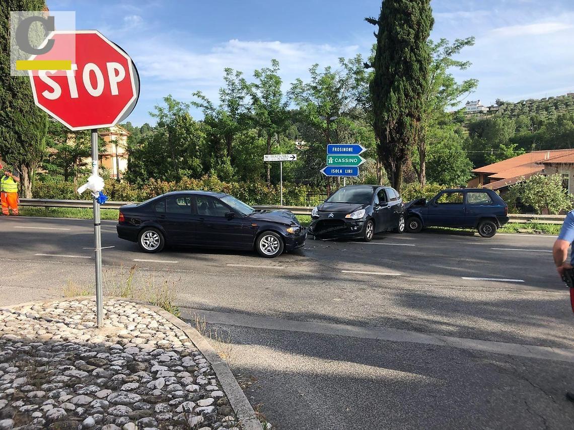 Incidente sulla via Mària, tre auto coinvolte. Si è temuto il peggio