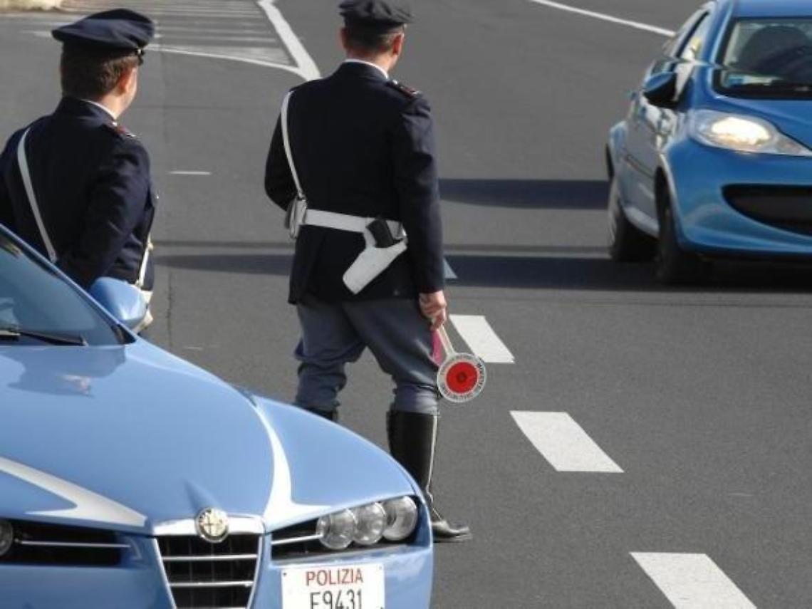 Auto sequestrata ma il carro attrezzi che deve trainarla è senza assicurazione