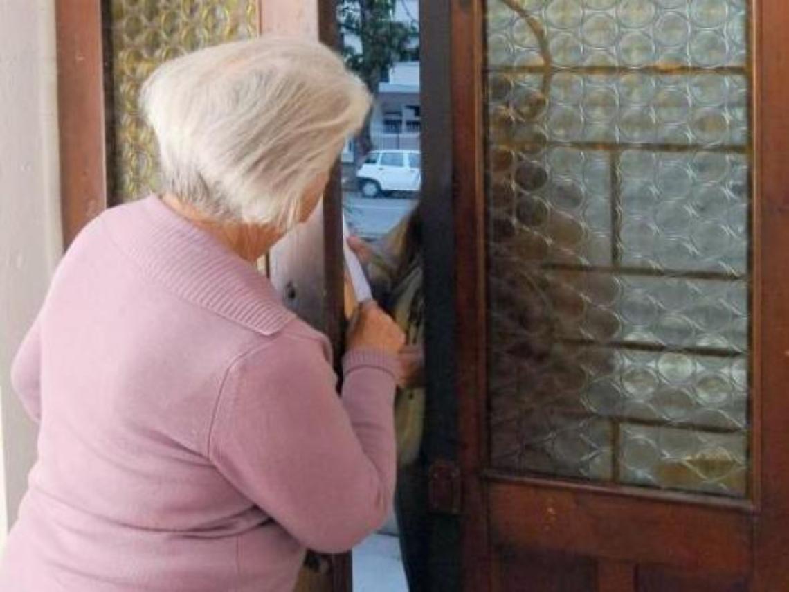 Anziana derubata da due rom: caccia alle giovani autrici del colpo