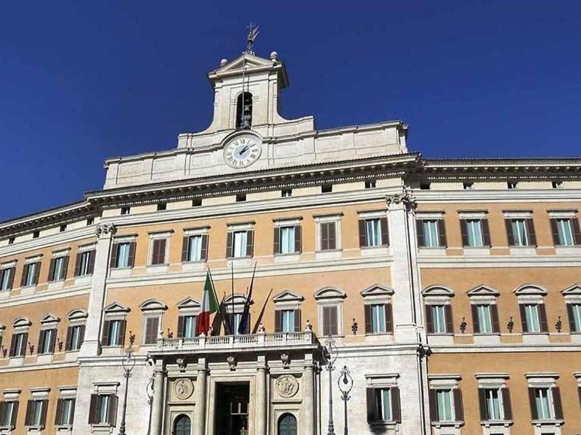 Andrea Amata perde il seggio di consigliere provinciale: ecco chi gli subentra