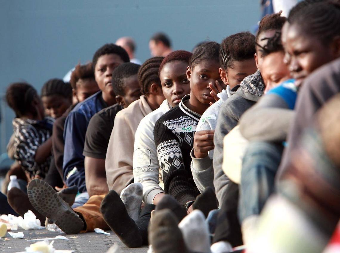 Bivacco sulle vie, atteggiamenti discutibili e spaccio: immigrati nella bufera