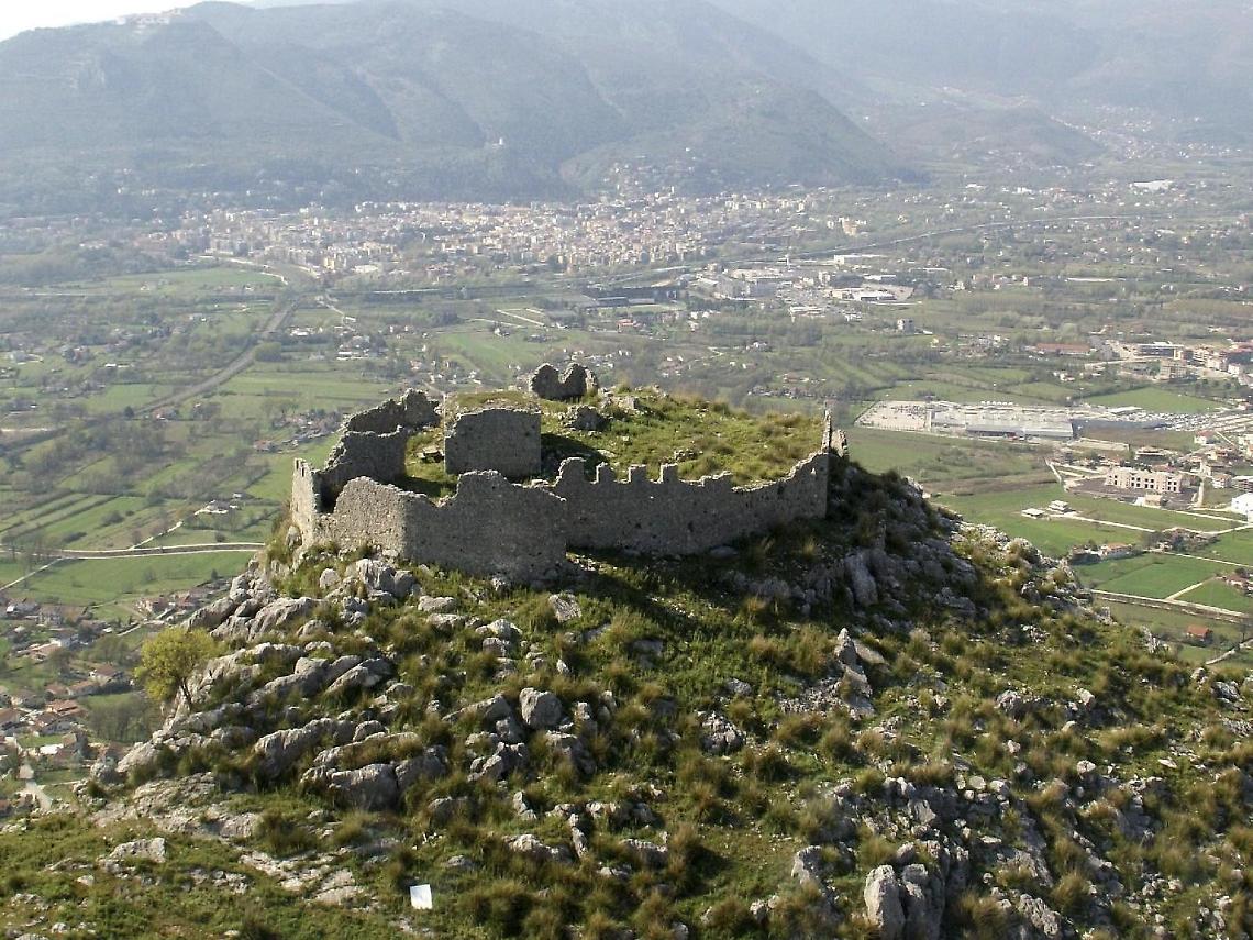 Cervaro, il castello tra i “Luoghi del Cuore” Fai: basta un click per votarlo