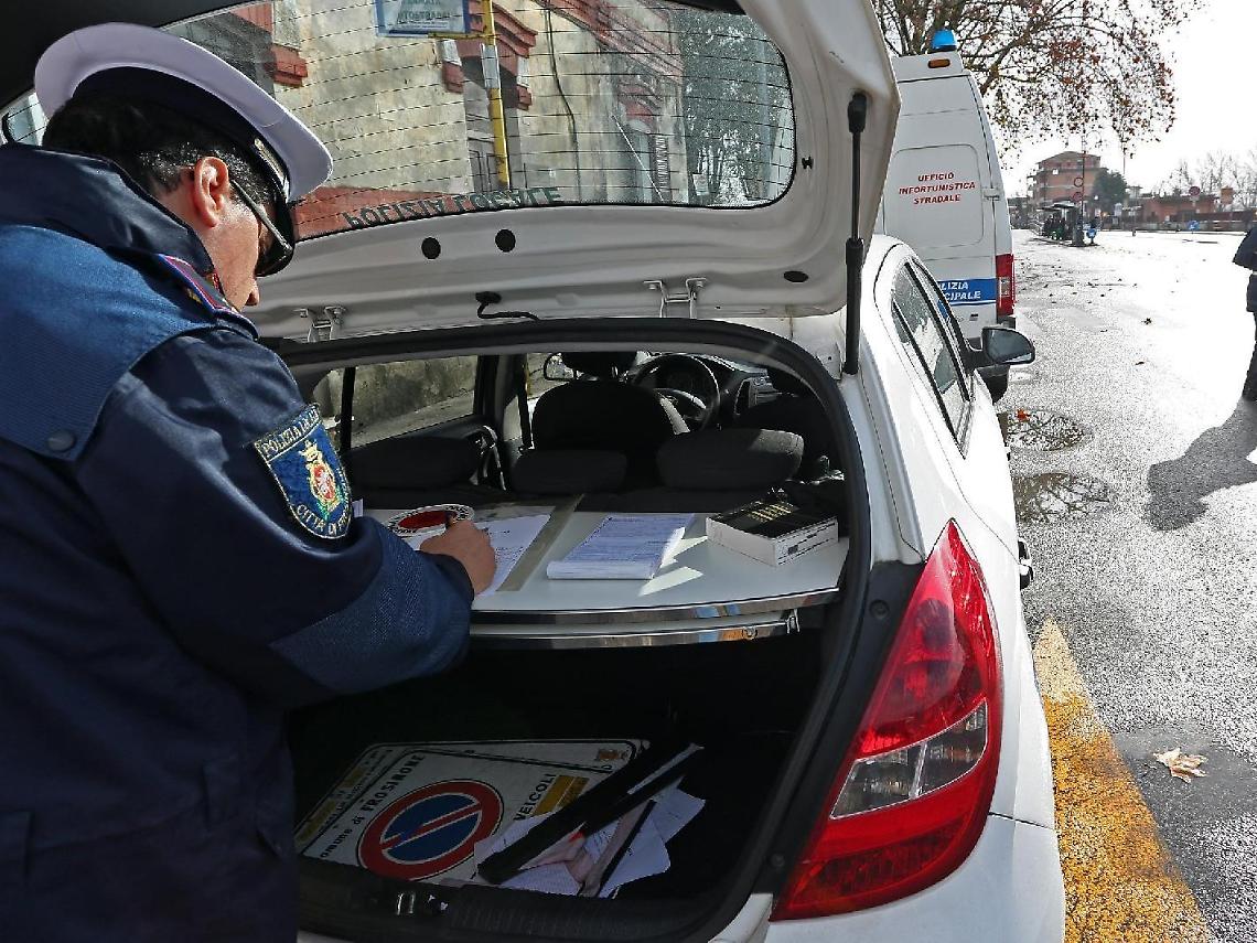 Un dispositivo che scatta foto ai furbetti della strada: in arrivo multe salate