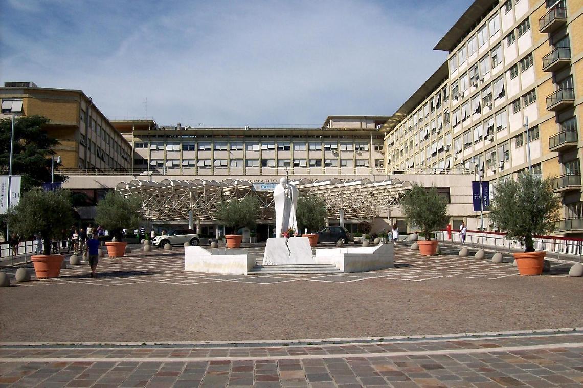 Risucchiata dalla piscina: è morta nella notte la ragazzina di 13 anni