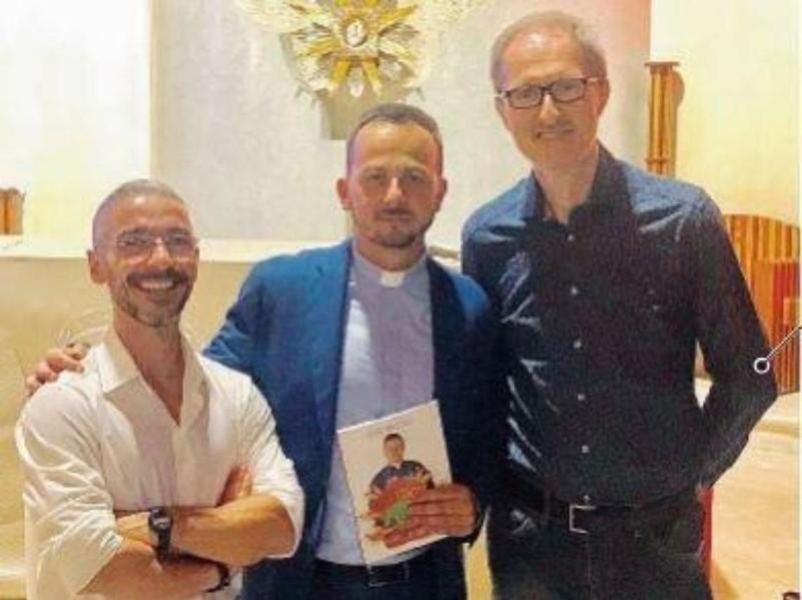 La creatività prende forma: presentato il libro-tutorial di don Dino