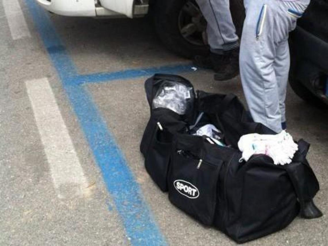 Ambulanti abusivi sorpresi nel parcheggio del centro commerciale “Le Grange”