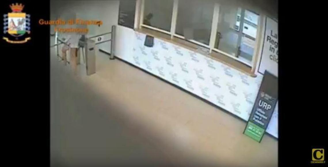 Regione, shopping e affari personali in orario di lavoro: indagati 8 dipendenti