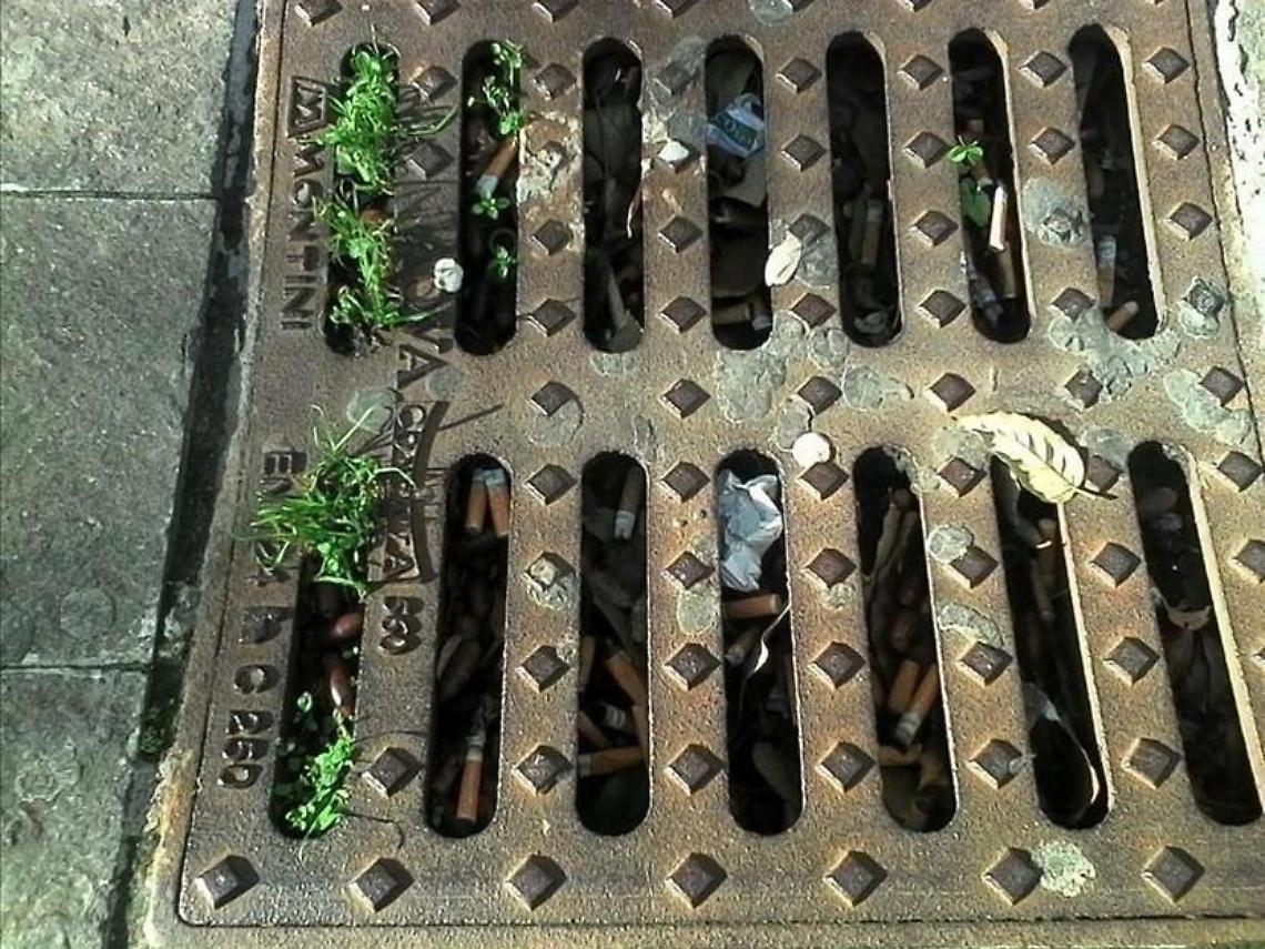 Tombini ostruiti e le strade della città diventano piscine a cielo aperto