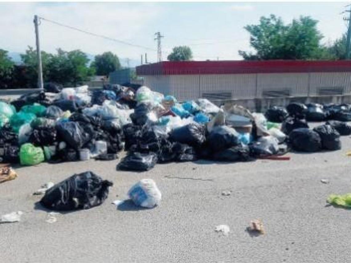 Rifiuti abbandonati, spunta nuova discarica a cielo aperto. Il degrado è servito