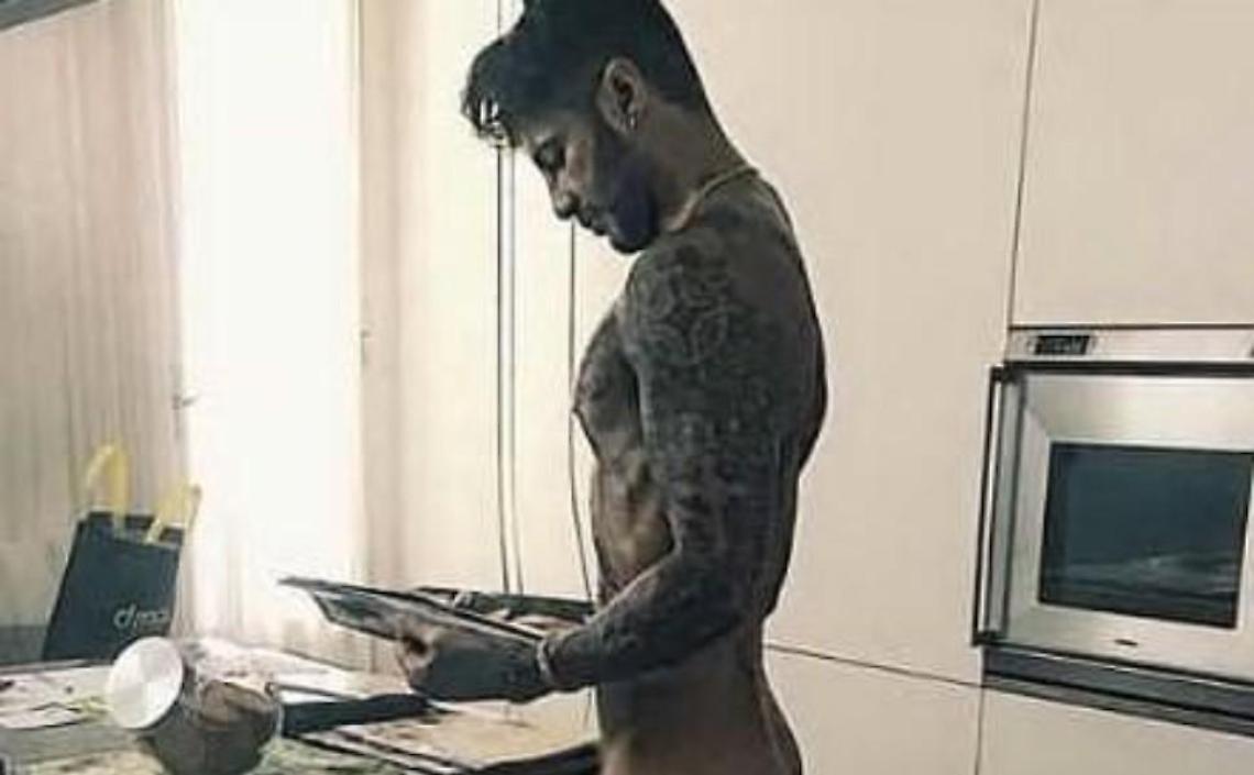 Fabrizio Corona provoca ancora e posta una foto nudo sui social