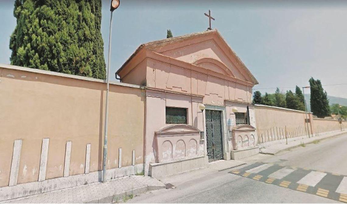 Cassino, cimitero: spuntano nuovi misteri. Soluzione-tampone per i defunti