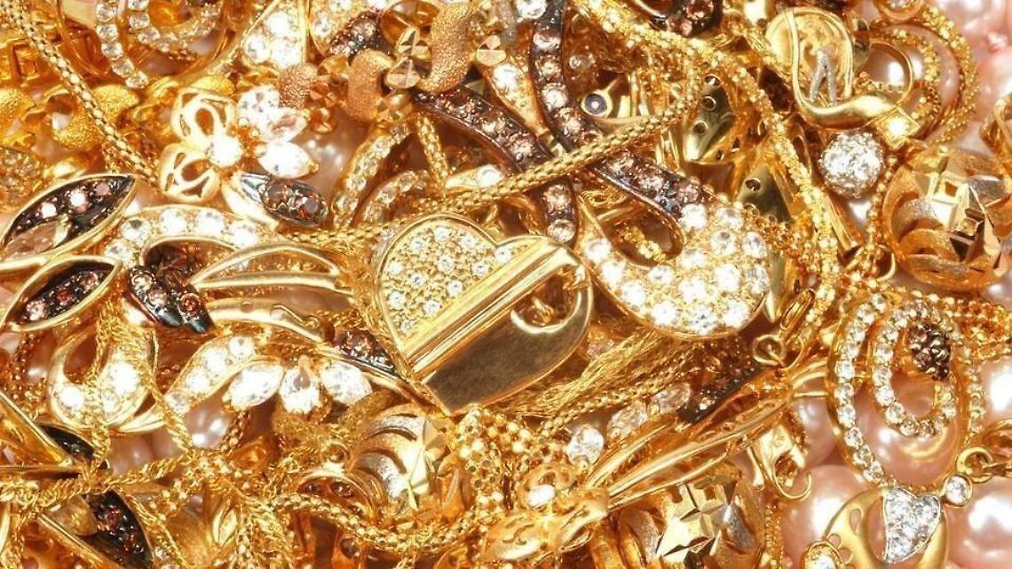 Commessa accusata di un furto da 50mila euro, denuncia il titolare per violenza