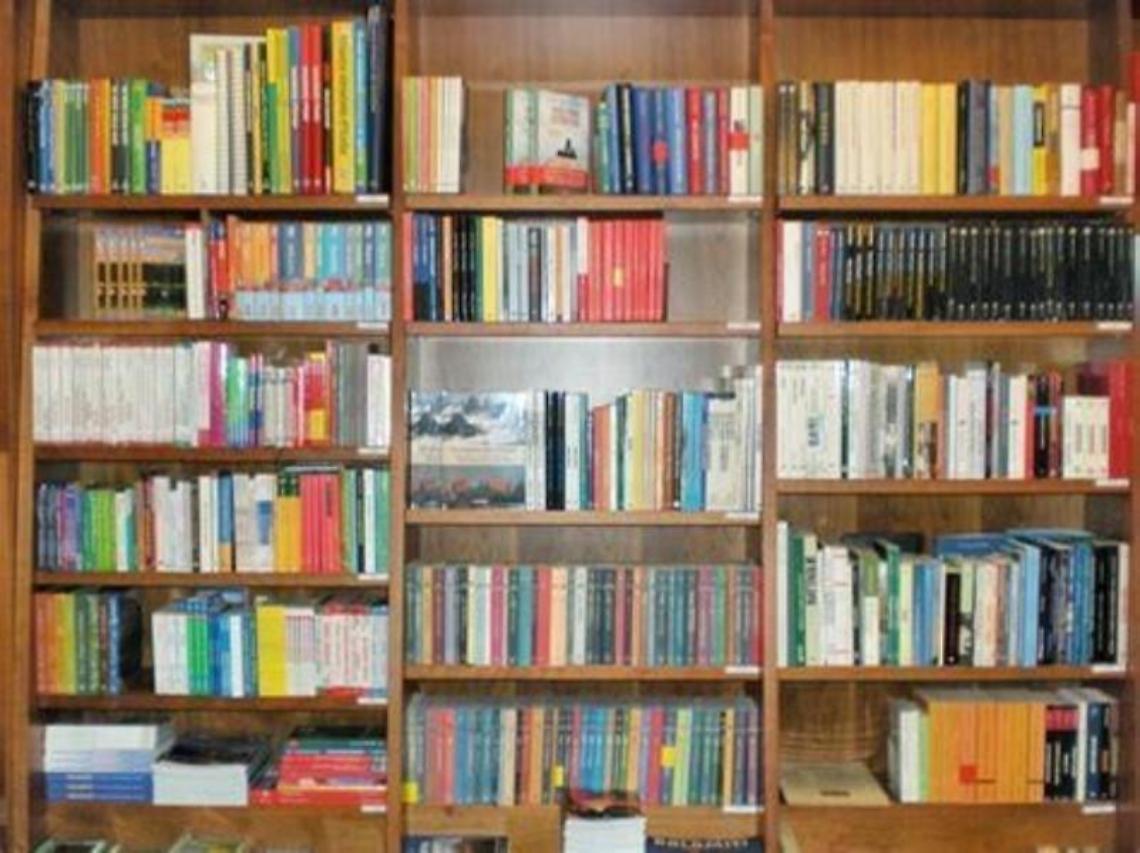 Vaccinazioni: la Klopman dona una libreria per le attese dei più piccoli