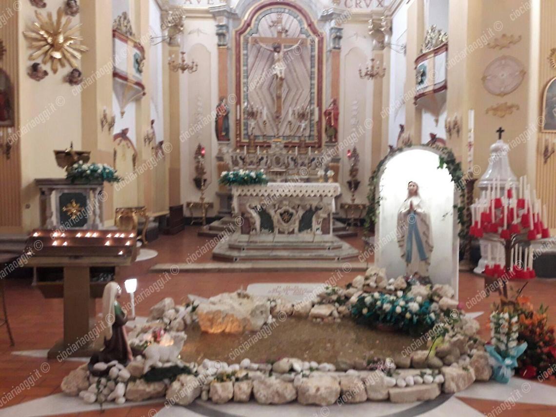 Tenta di rubare la reliquia di S. Antonio. Ma il rumore allerta il parroco e fugge via