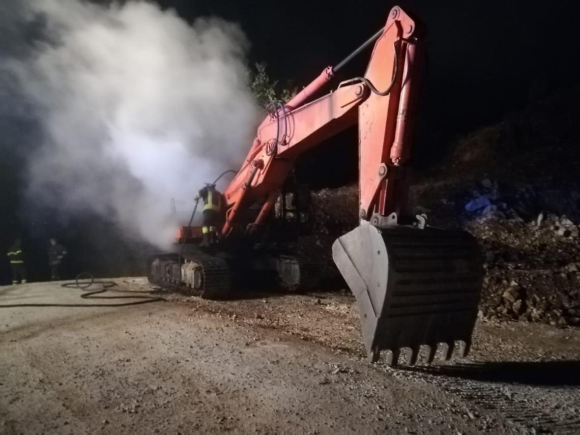 Fiamme dolose nella cava: indagini serrate per risalire agli autori del gesto
