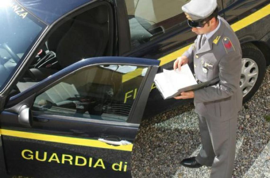 Lavoravano in azienda ma pagava l'Inps: denunciati in cinque per truffa