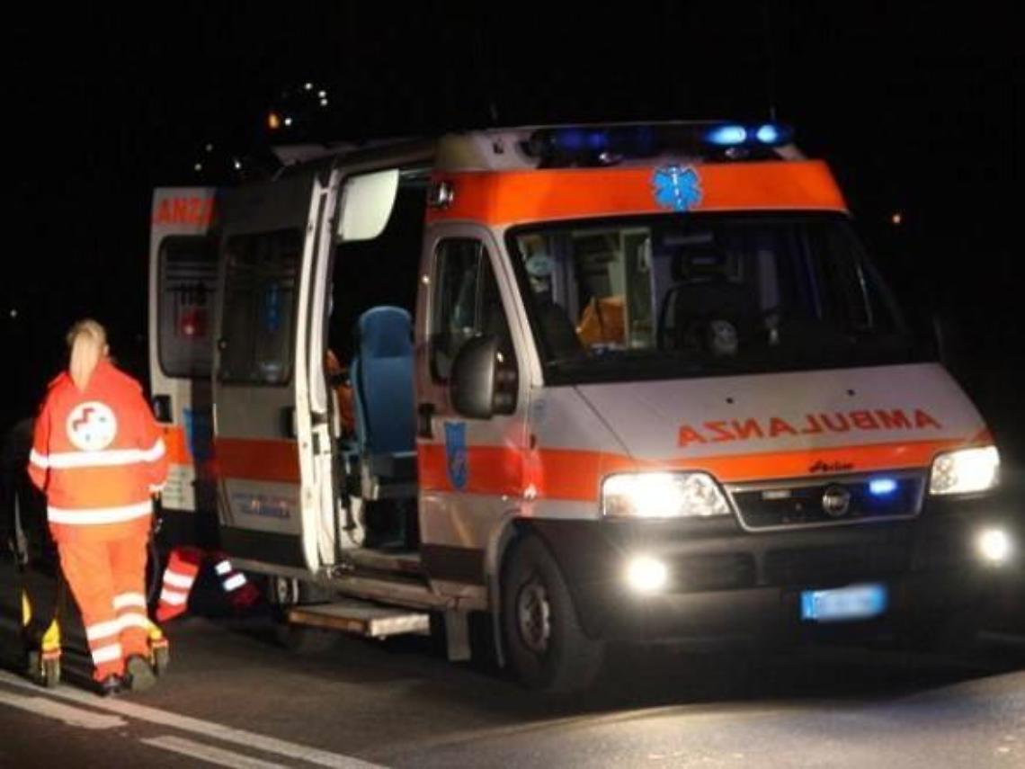 Bimbo ingoia una linguetta di plastica e rischia di soffocare: dramma sfiorato