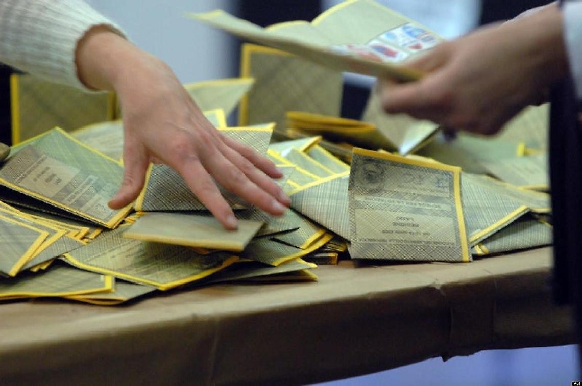 Brogli elettorali: impiegata comunale e rappresentanti di lista in Procura