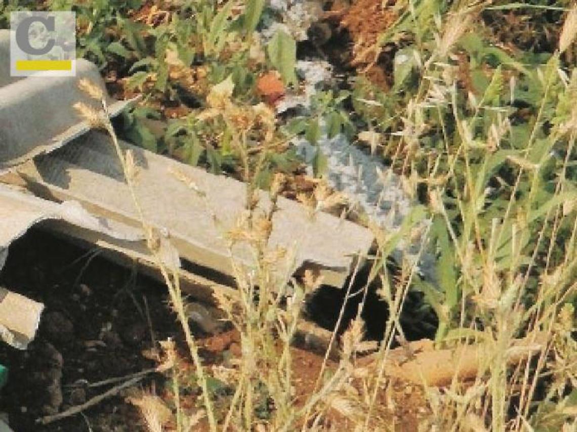L'amianto è ancora lì: lastre spezzate e pericolose per la salute