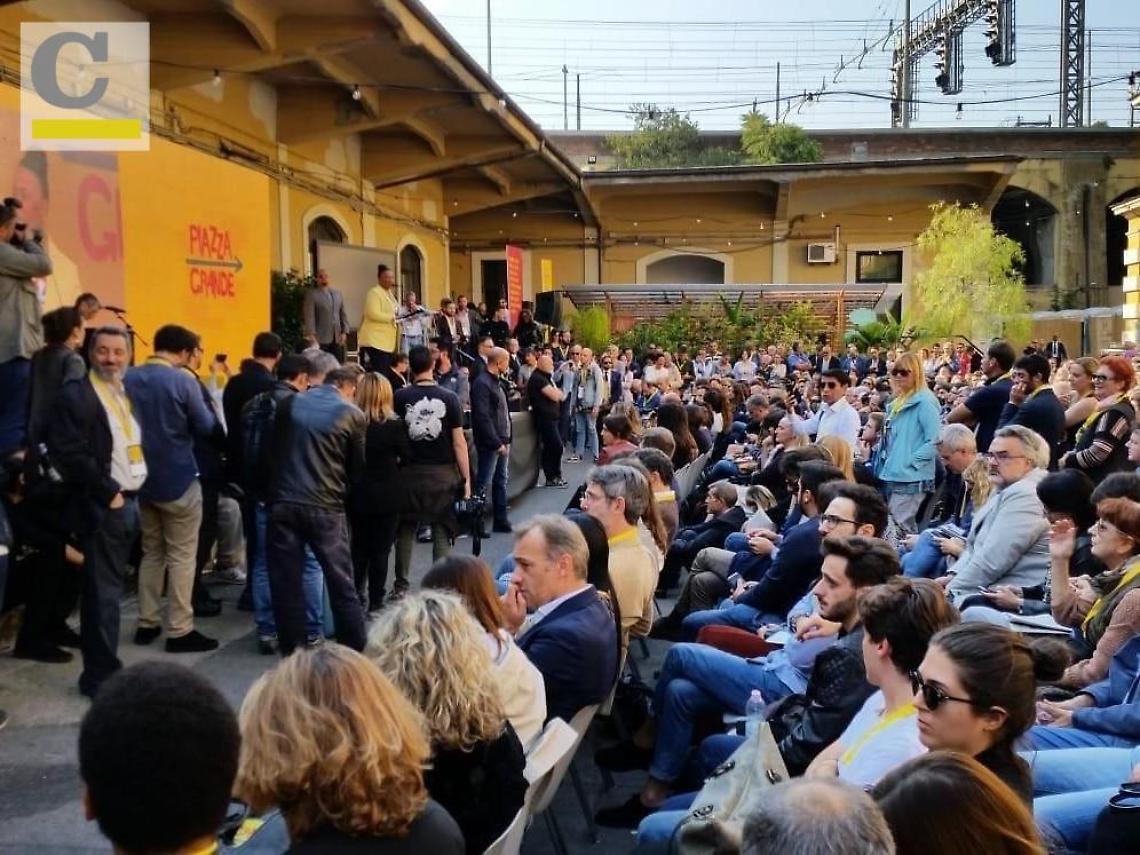 ”Piazza Grande”, blitz degli animalisti durante il discorso di Nicola Zingaretti