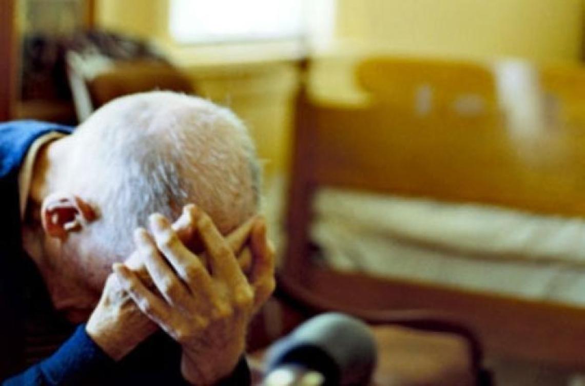 Genitori maltrattati dal figlio: i due anziani esasperati lo denunciano