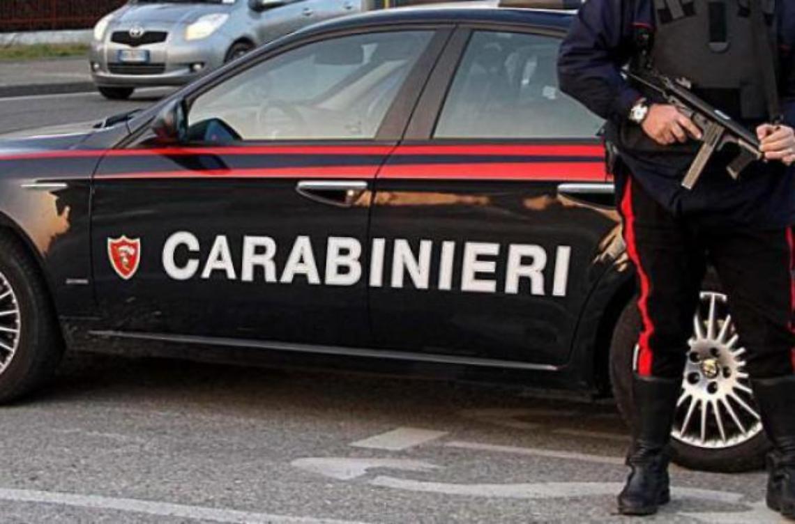 Rumeno ubriaco si masturba in piazza: dopo lo sconcerto scatta la denuncia