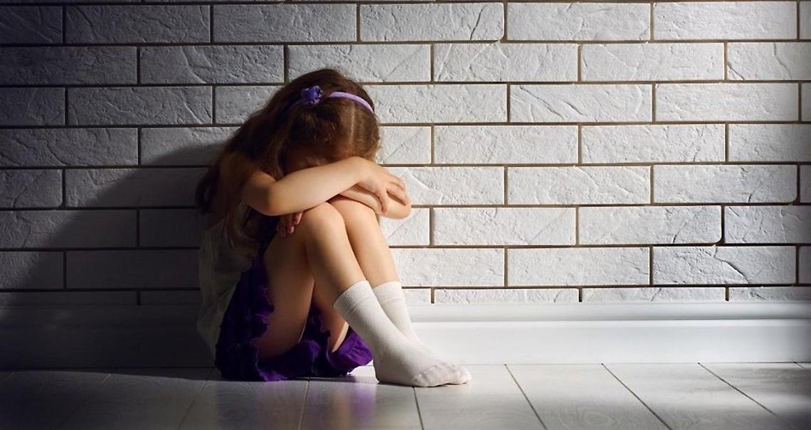 Pedofilo e violentatore: prima abusa di due bambine poi di un'anziana, arrestato