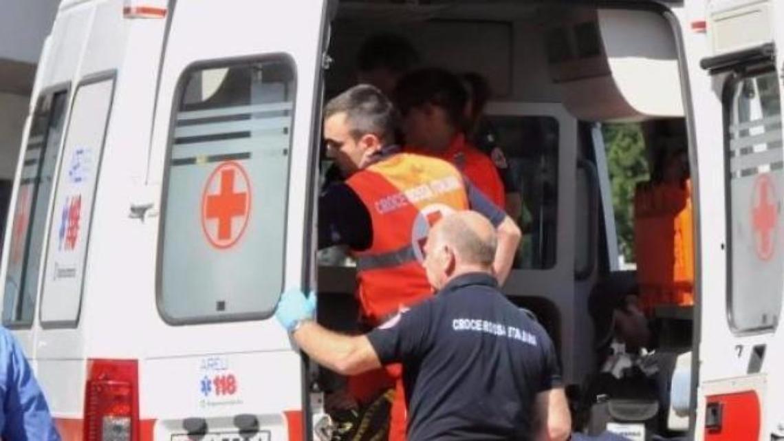 Precipita in un dirupo, vegliato dal suo cane per due giorni